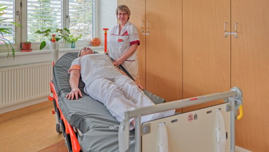 Nové lehátko pomáhá na oddělení gynekologické onkologie